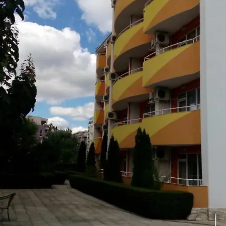 Orange Studio A14 & A39 Апартаменты Солнечный берег
